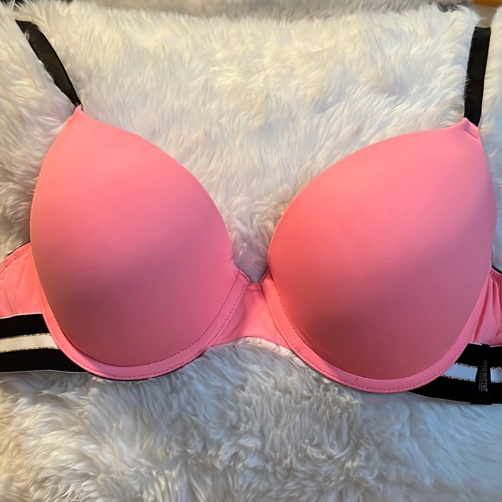 Victoria's Secret Bra style: wear everywhere push up size: 34D